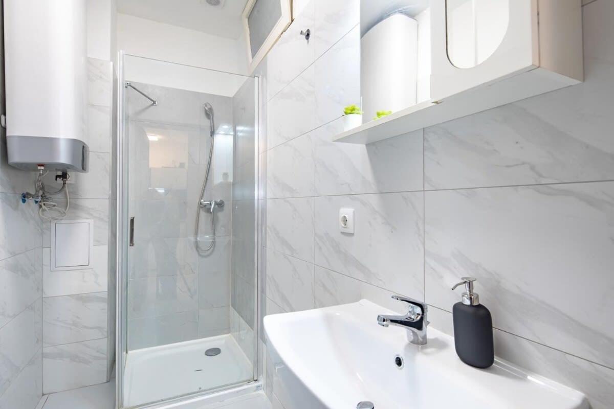 Central Room For Solo Traveller بودابست المظهر الخارجي الصورة